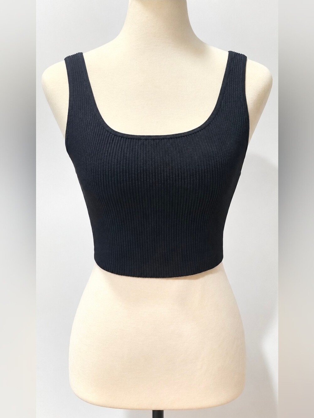 Aritzia Babaton Sculpt Knit Squareneck Cropped Tank Top • Black Ribbed Fitted |